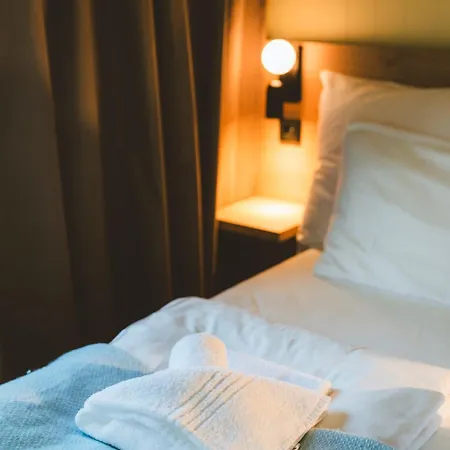 Skata 4* Henningsvær